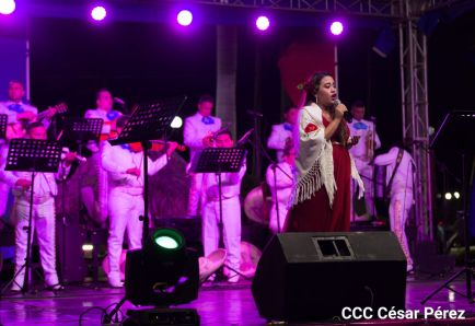 Concierto “Amor de Madre” en el Puerto Salvador Allende