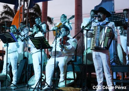 Concierto “Amor de Madre” en el Puerto Salvador Allende