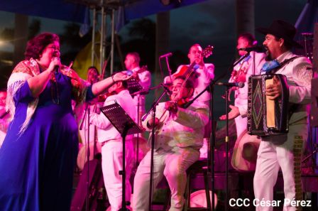 Concierto “Amor de Madre” en el Puerto Salvador Allende