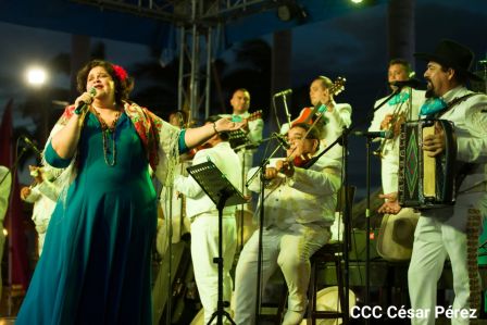 Concierto “Amor de Madre” en el Puerto Salvador Allende