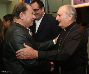 Presidente Daniel y Compañera Rosario reciben a Su Eminencia Cardenal Leopoldo Brenes