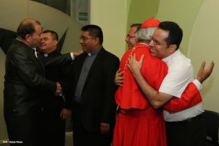 Presidente Daniel y Compañera Rosario reciben a Su Eminencia Cardenal Leopoldo Brenes