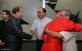 Presidente Daniel y Compañera Rosario reciben a Su Eminencia Cardenal Leopoldo Brenes