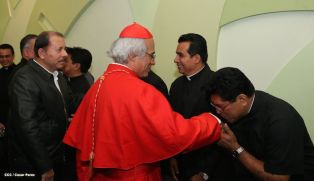 Presidente Daniel y Compañera Rosario reciben a Su Eminencia Cardenal Leopoldo Brenes