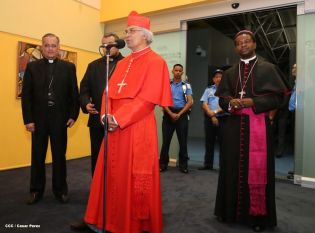 Presidente Daniel y Compañera Rosario reciben a Su Eminencia Cardenal Leopoldo Brenes