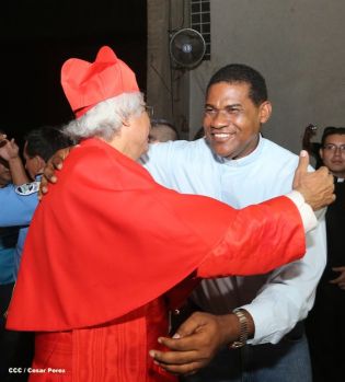 Presidente Daniel y Compañera Rosario reciben a Su Eminencia Cardenal Leopoldo Brenes