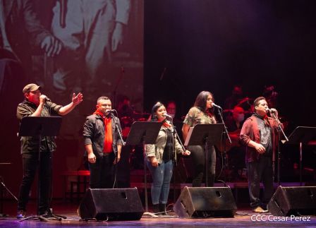 ¡Nicaragua libre y luminosa! Cantata en homenaje al Comandante Carlos Fonseca