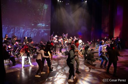 ¡Nicaragua libre y luminosa! Cantata en homenaje al Comandante Carlos Fonseca