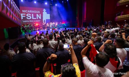 ¡Nicaragua libre y luminosa! Cantata en homenaje al Comandante Carlos Fonseca