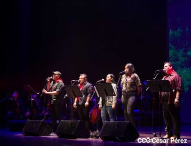 ¡Nicaragua libre y luminosa! Cantata en homenaje al Comandante Carlos Fonseca