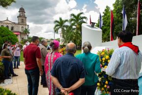 Ofrendas florales en el 85 aniversario del natalicio del Comandante Carlos Fonseca Amador
