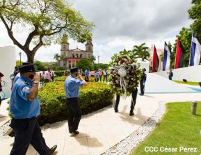 Ofrendas florales en el 85 aniversario del natalicio del Comandante Carlos Fonseca Amador