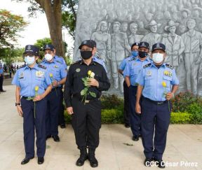 Ofrendas florales en el 85 aniversario del natalicio del Comandante Carlos Fonseca Amador