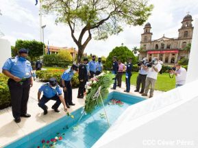 Ofrendas florales en el 85 aniversario del natalicio del Comandante Carlos Fonseca Amador