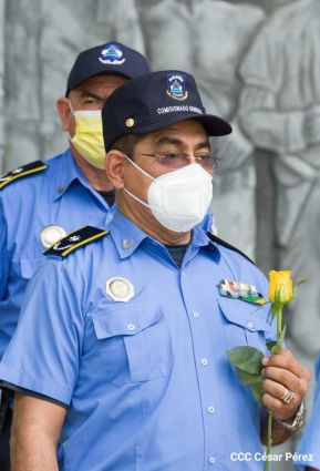 Ofrendas florales en el 85 aniversario del natalicio del Comandante Carlos Fonseca Amador