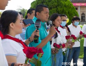 Ofrendas florales en el 85 aniversario del natalicio del Comandante Carlos Fonseca Amador