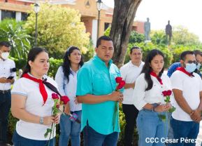 Ofrendas florales en el 85 aniversario del natalicio del Comandante Carlos Fonseca Amador