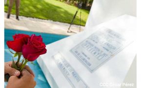Ofrendas florales en el 85 aniversario del natalicio del Comandante Carlos Fonseca Amador