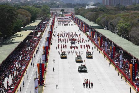 Desfile cívico-militar en honor al primer aniversario del tránsito a la inmortalidad de Chávez