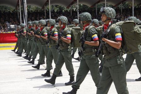 Desfile cívico-militar en honor al primer aniversario del tránsito a la inmortalidad de Chávez