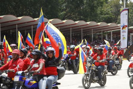 Desfile cívico-militar en honor al primer aniversario del tránsito a la inmortalidad de Chávez
