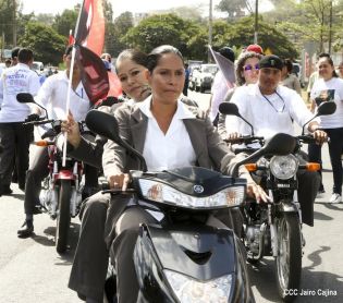 Daniel y Rosario rinden homenaje a Chávez