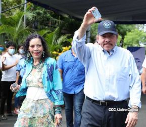 Presidente Daniel Ortega y Compañera Rosario Murillo participan en Verificación Ciudadana