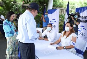 Presidente Daniel Ortega y Compañera Rosario Murillo participan en Verificación Ciudadana