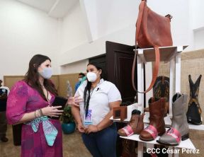 "ES Arte Moda, Diseño y Muralismo"