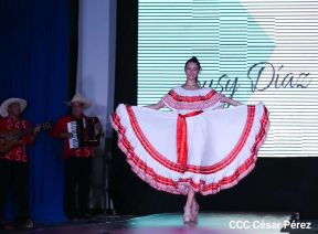 "ES Arte Moda, Diseño y Muralismo"