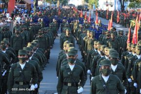 Desfile Pueblo-Ejército conmemorando 42 Años de Amor a la Patria