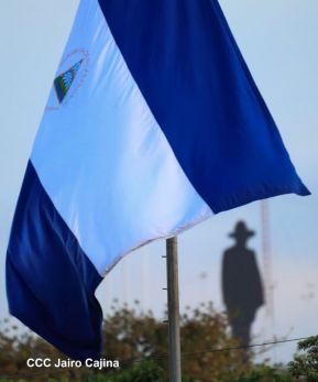 Desfile Pueblo-Ejército conmemorando 42 Años de Amor a la Patria