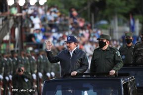Desfile Pueblo-Ejército conmemorando 42 Años de Amor a la Patria