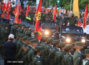 Desfile Pueblo-Ejército conmemorando 42 Años de Amor a la Patria