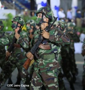 Desfile Pueblo-Ejército conmemorando 42 Años de Amor a la Patria