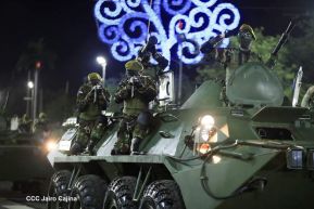 Desfile Pueblo-Ejército conmemorando 42 Años de Amor a la Patria