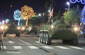 Desfile Pueblo-Ejército conmemorando 42 Años de Amor a la Patria