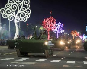 Desfile Pueblo-Ejército conmemorando 42 Años de Amor a la Patria