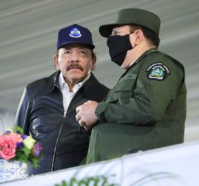 Desfile Pueblo-Ejército conmemorando 42 Años de Amor a la Patria