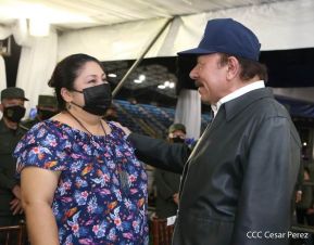 Desfile Pueblo-Ejército conmemorando 42 Años de Amor a la Patria