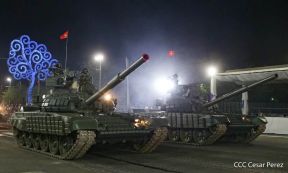 Desfile Pueblo-Ejército conmemorando 42 Años de Amor a la Patria