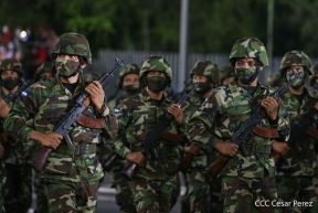 Desfile Pueblo-Ejército conmemorando 42 Años de Amor a la Patria