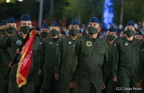 Desfile Pueblo-Ejército conmemorando 42 Años de Amor a la Patria