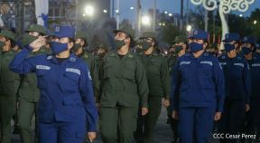 Desfile Pueblo-Ejército conmemorando 42 Años de Amor a la Patria