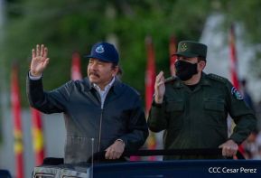 Desfile Pueblo-Ejército conmemorando 42 Años de Amor a la Patria