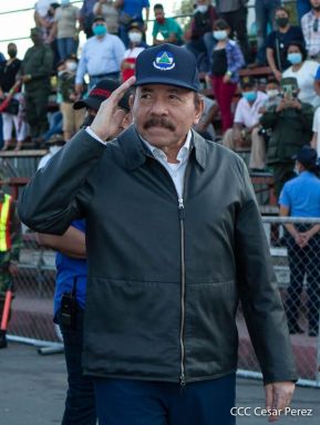 Desfile Pueblo-Ejército conmemorando 42 Años de Amor a la Patria