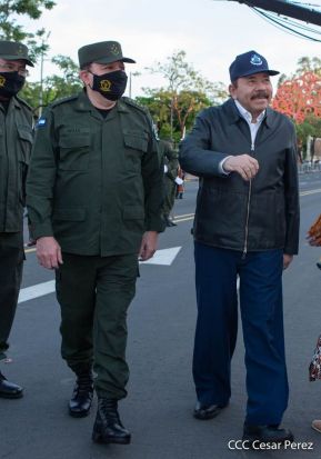 Desfile Pueblo-Ejército conmemorando 42 Años de Amor a la Patria