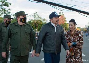 Desfile Pueblo-Ejército conmemorando 42 Años de Amor a la Patria