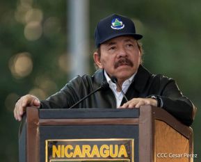 Desfile Pueblo-Ejército conmemorando 42 Años de Amor a la Patria