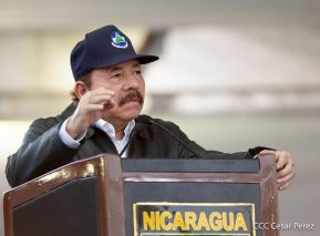 Desfile Pueblo-Ejército conmemorando 42 Años de Amor a la Patria